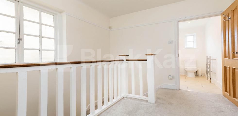 			4 Bedroom, 1 bath, 1 reception House			 Cascade Avenue, Muswell Hill